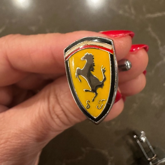 Ferrari cufflink - Picture 4 of 6